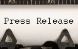 A baloldalon a demokr&aacute;cia, a sz&eacute;lsőjobbn&aacute;l az EU-elleness&eacute;g a sl&aacute;ger az id&eacute;n