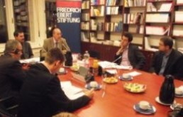 Kl&iacute;mapolitikai h&aacute;tt&eacute;rbesz&eacute;lget&eacute;s