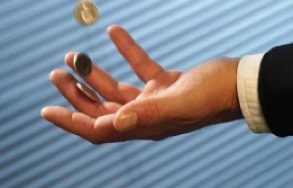 K&eacute;pviselői fizet&eacute;sek Magyarorsz&aacute;gon &eacute;s Eur&oacute;p&aacute;ban