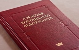 N&eacute;gy alkotm&aacute;nyterv - n&eacute;gy j&ouml;vők&eacute;p