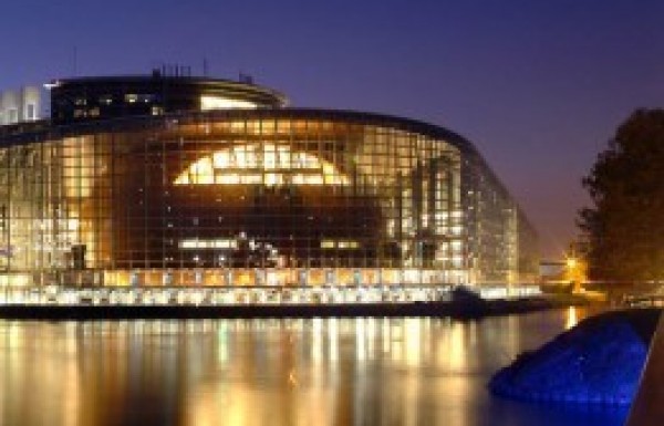 P&aacute;rtpolitikai csat&aacute;k h&oacute;napja az Eur&oacute;pai Parlamentben