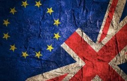 Elemz&eacute;s: &Oacute;vakodj a Brexit "fordul&oacute;pontj&aacute;t&oacute;l"