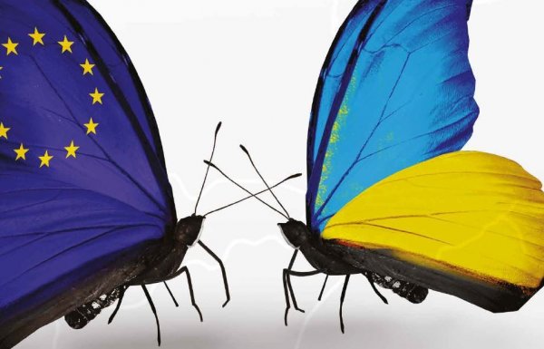 &Uacute;j elemz&eacute;s a visegr&aacute;di orsz&aacute;gok &eacute;s Ukrajna kapcsolat&aacute;r&oacute;l 