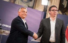 Az Orb&aacute;n-Vučić kapcsolat