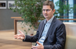 B&iacute;r&oacute;-Nagy Andr&aacute;s cikke a New York Times-ban a Fidesz siker&eacute;nek okair&oacute;l